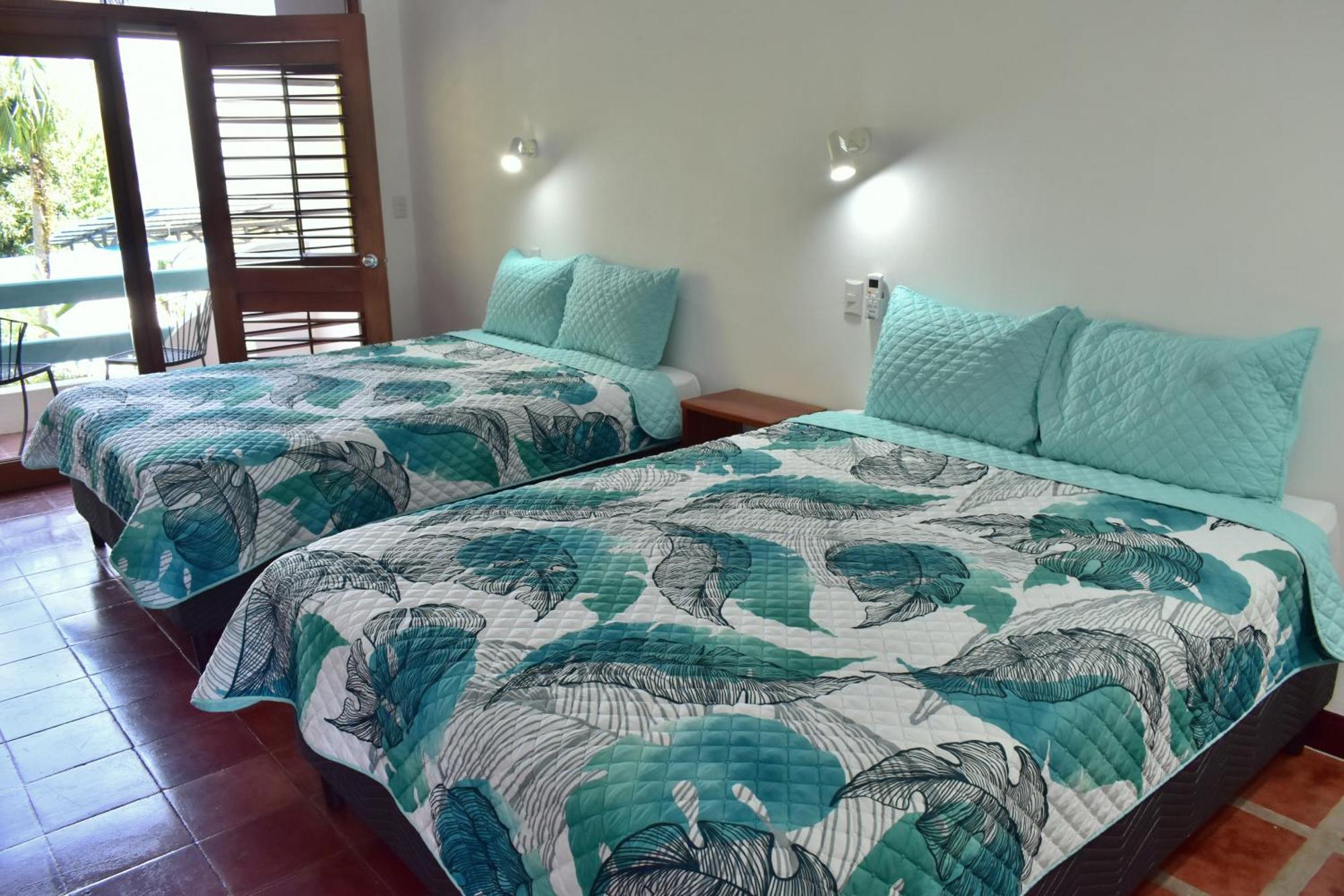 Hotel Planeta Sano Manuel Antonio Exterior photo