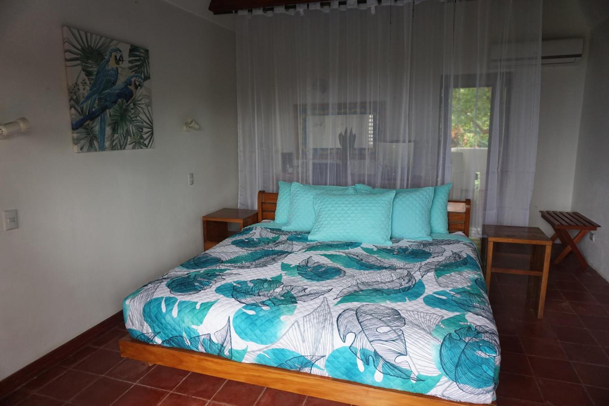 Hotel Planeta Sano Manuel Antonio Exterior photo
