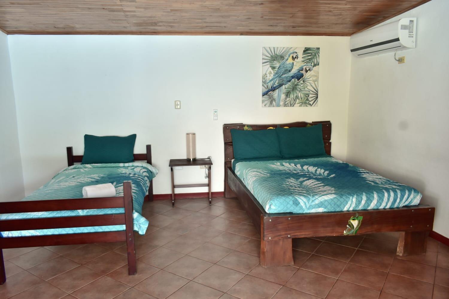 Hotel Planeta Sano Manuel Antonio Exterior photo