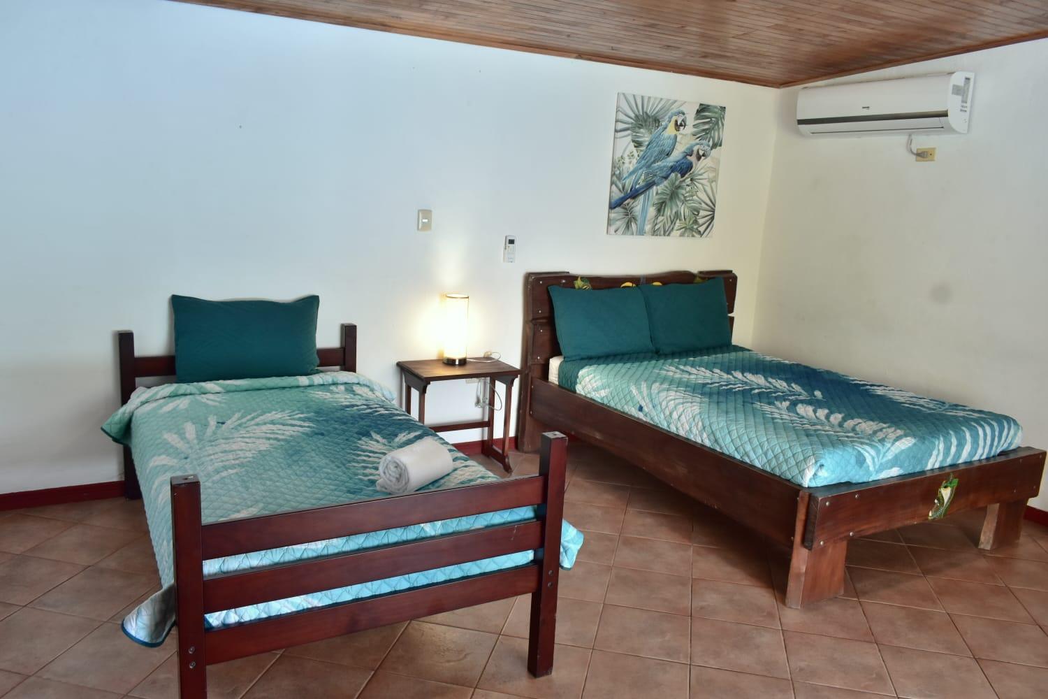 Hotel Planeta Sano Manuel Antonio Exterior photo