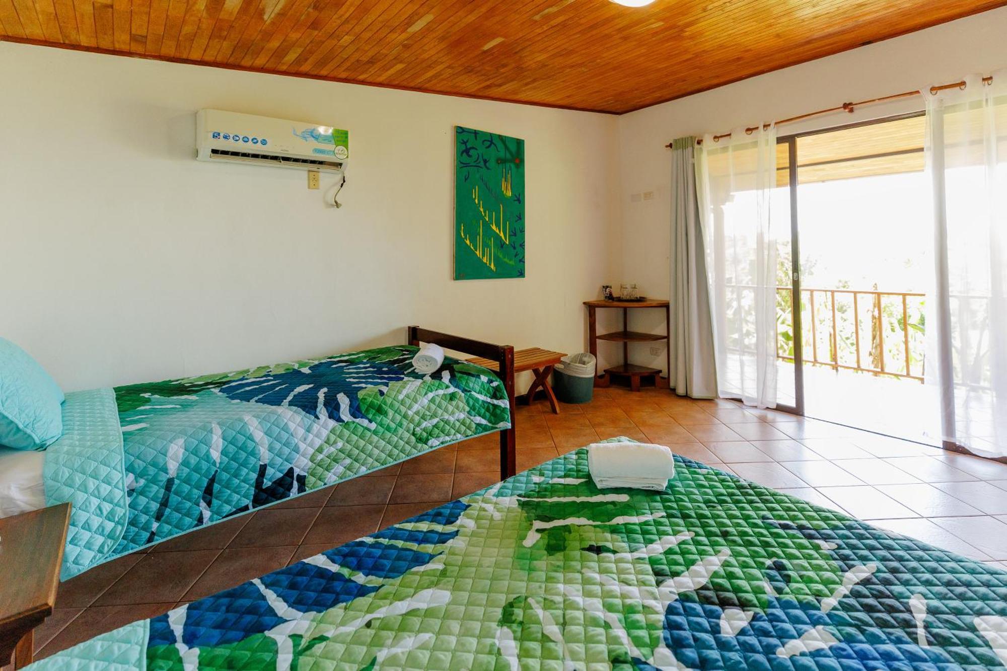 Hotel Planeta Sano Manuel Antonio Exterior photo