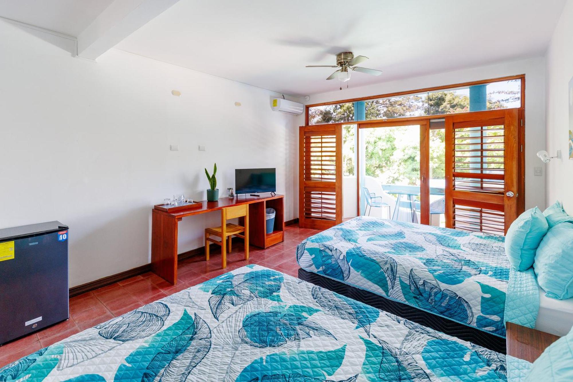 Hotel Planeta Sano Manuel Antonio Exterior photo
