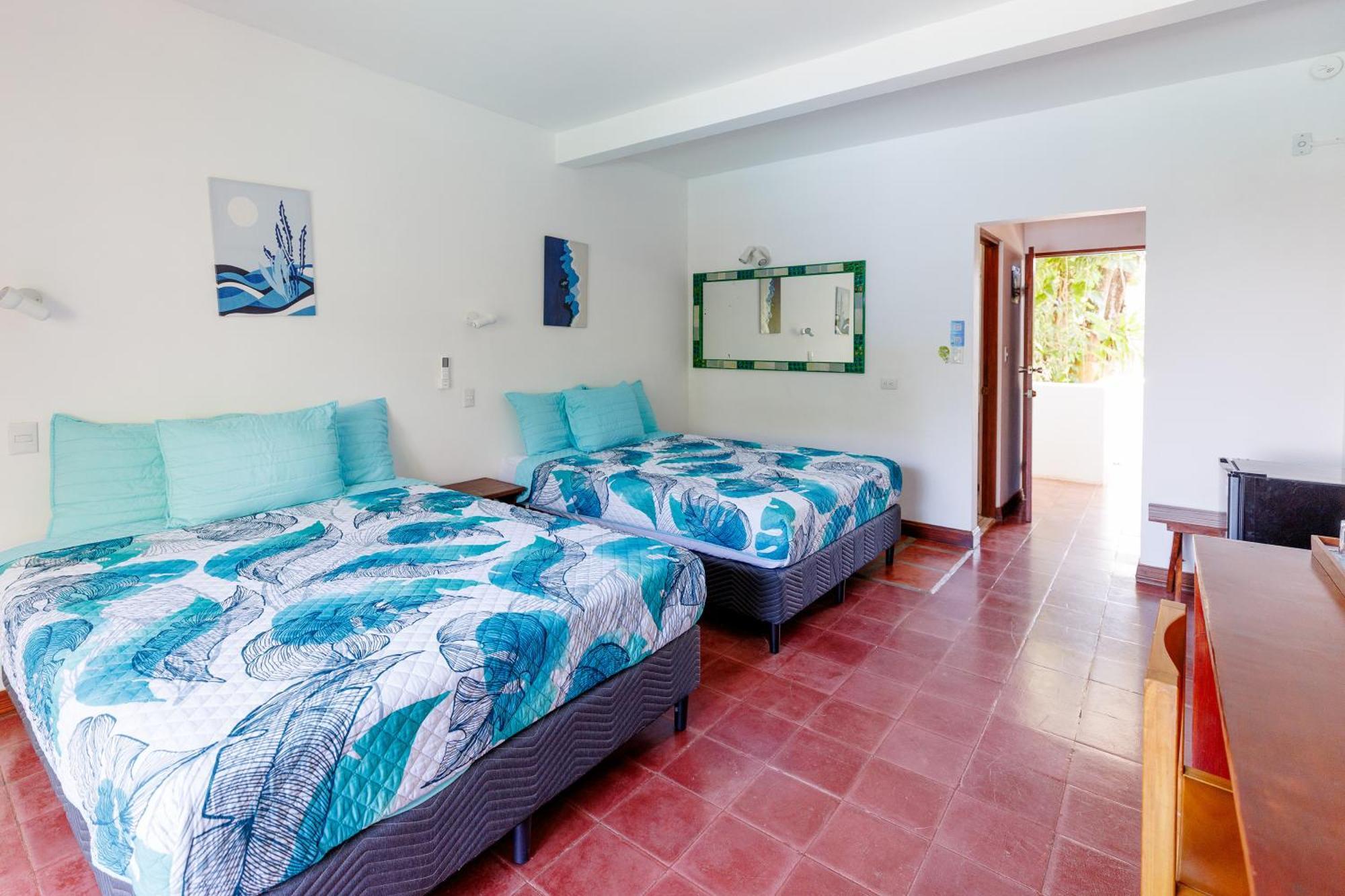 Hotel Planeta Sano Manuel Antonio Exterior photo